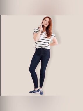 Madewell Jeans Dark Denim 9” Mid Rise Skinny 
Size 24